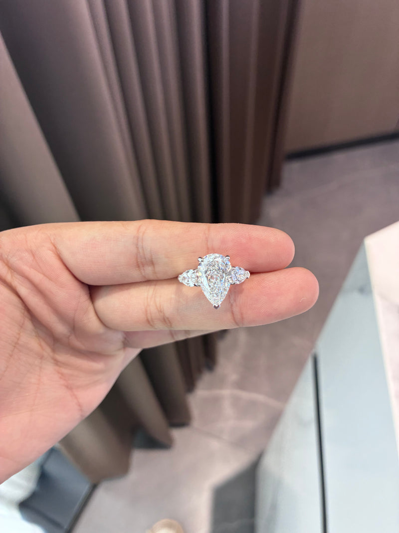 For Visionz In Paris platinum ring with 5ct D vs1 main stone And 1.064ct side stone ￼