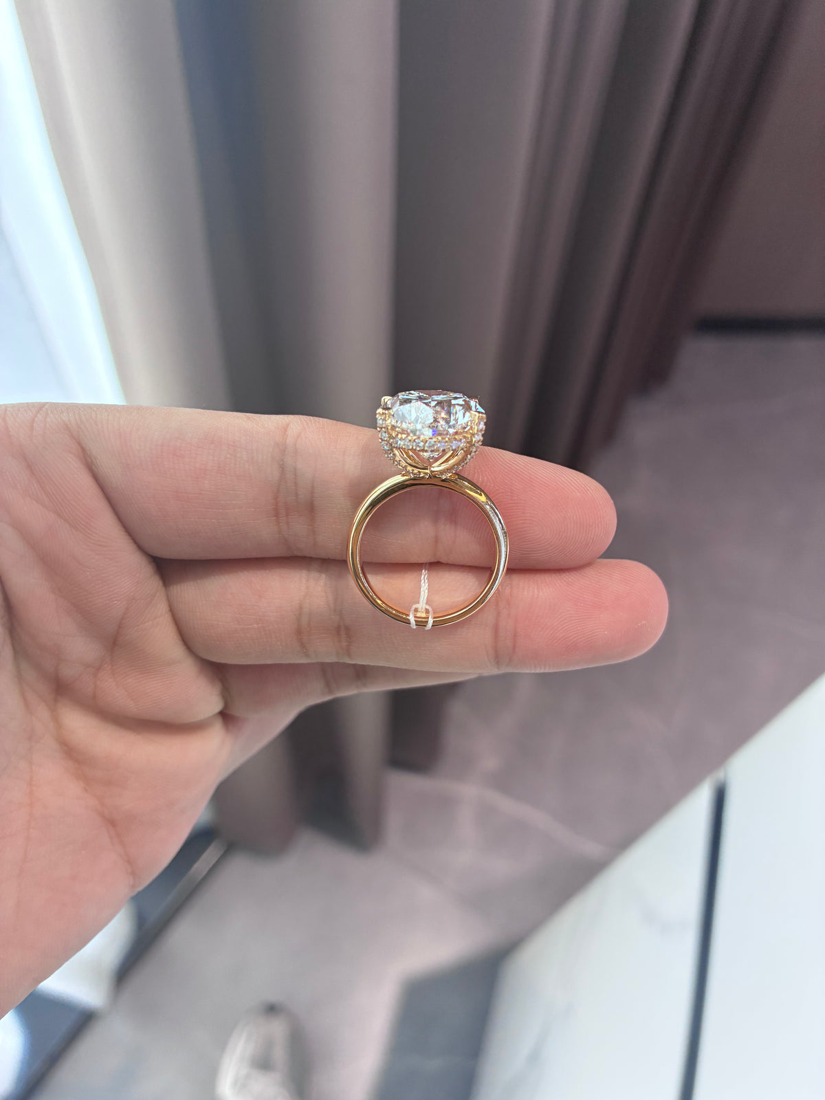 For Michelle Gasca 18k gold ring with 13.14ct E vvs1 main diamond And 0.520ct side diamonds