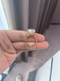 For Michelle Gasca 18k gold ring with 13.14ct E vvs1 main diamond And 0.520ct side diamonds