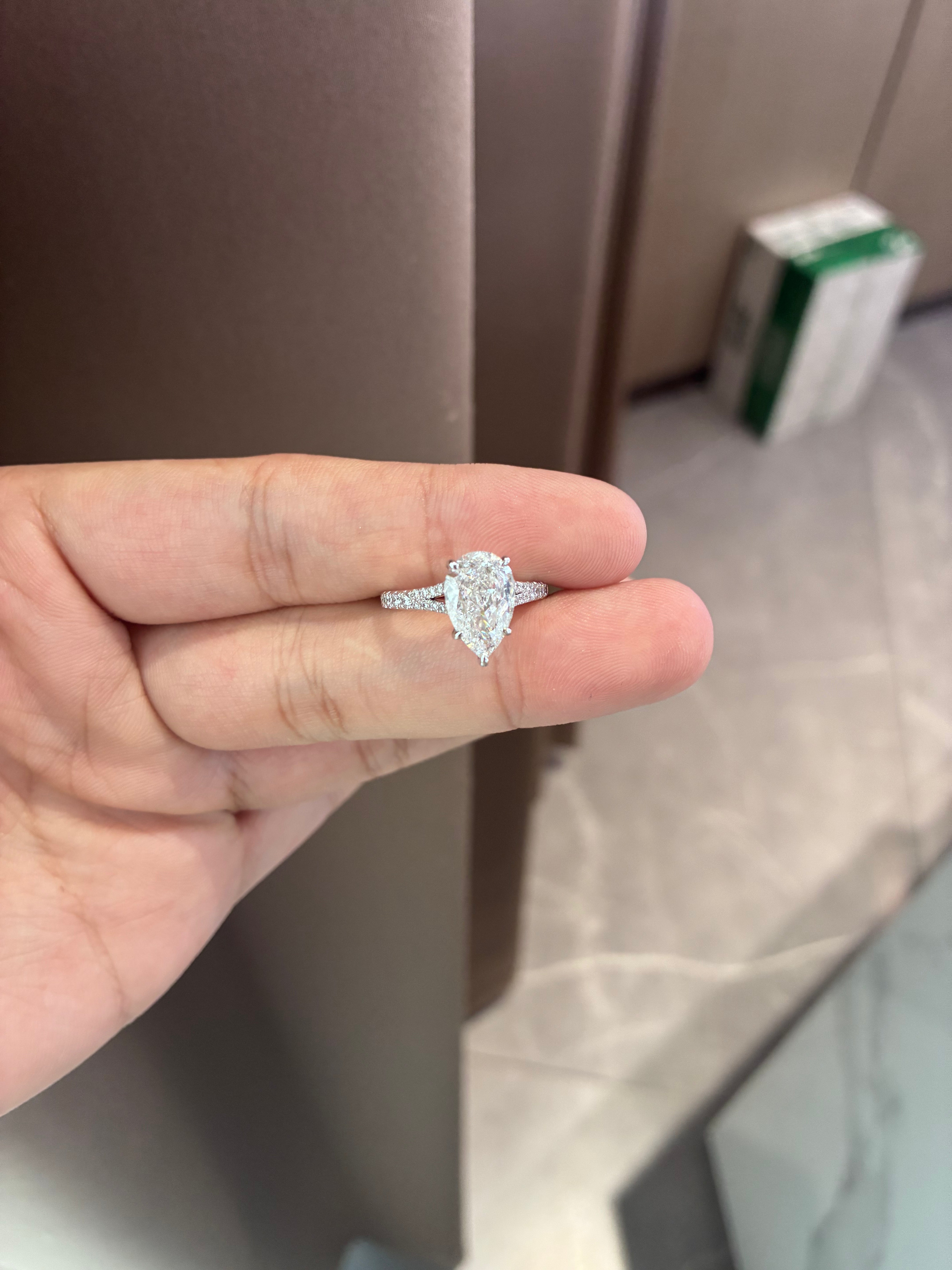 For Laura platinum ring with 3.070ct D vvs2 main diamond
