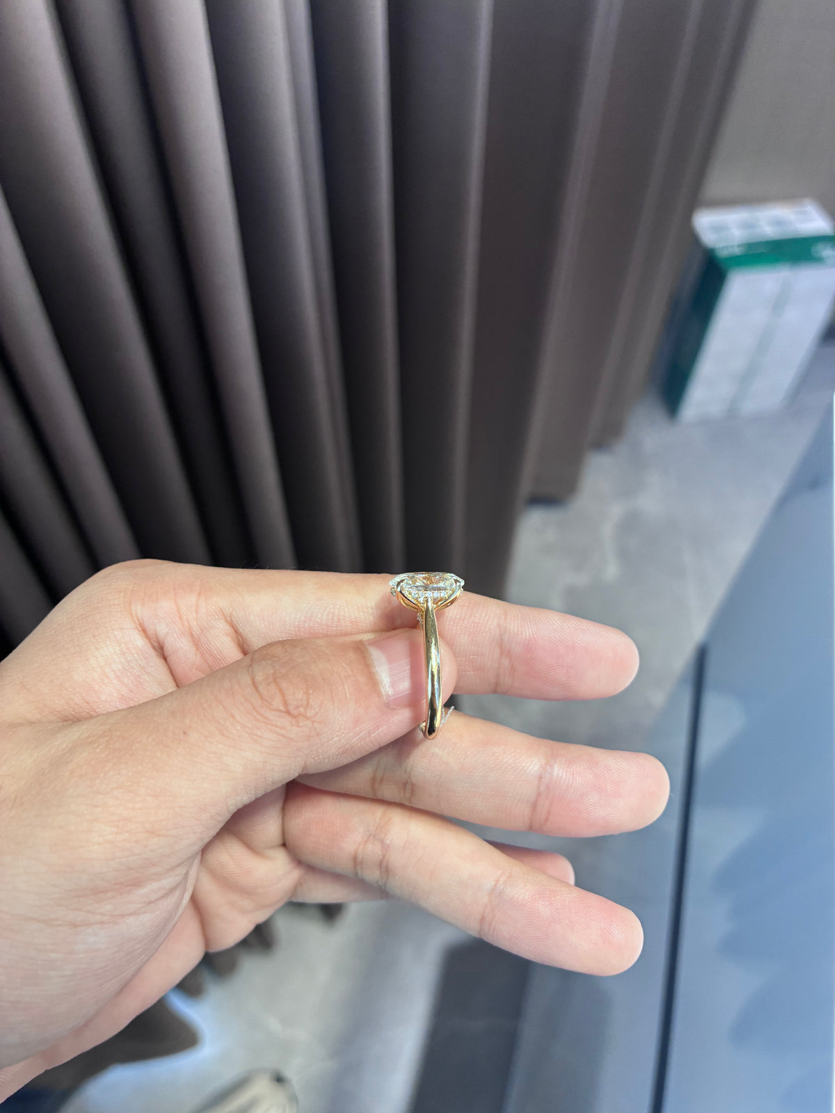 Deposit For Katy 18k yellow gold ring with 3.5ct E vvs2 main oval diamond