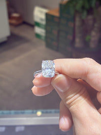 Deposit For lime ( 18k, 5ct elongated cushion, E VVS1)