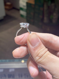 Deposit For lime ( 18k, 5ct elongated cushion, E VVS1)