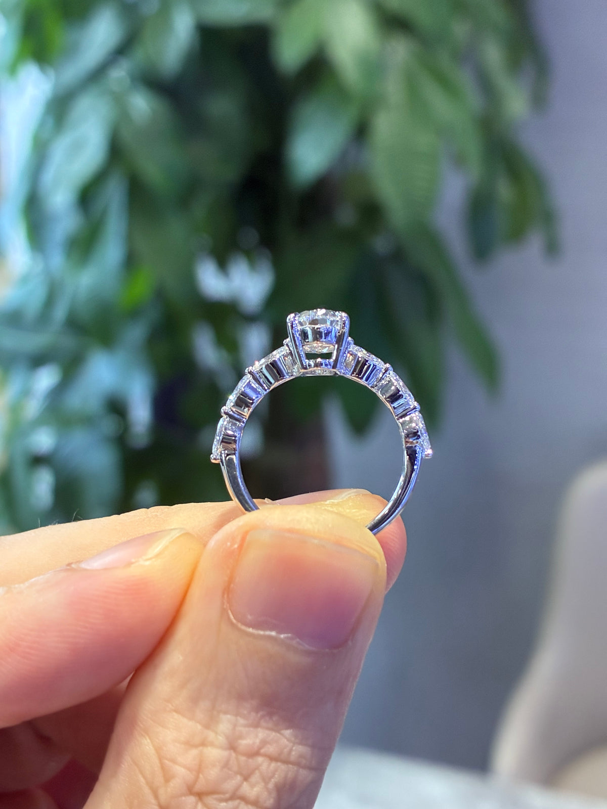 customization for Kellitaylor Oval 1.5 carats E/VS1 with 0.484 side diamonds in 14k white gold