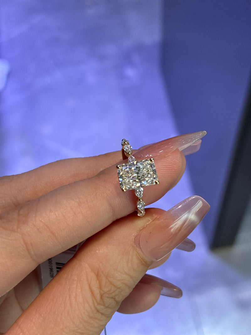 For Emma 14k yellow 2ct radiant E/vvs2 with 0.464ct side stones