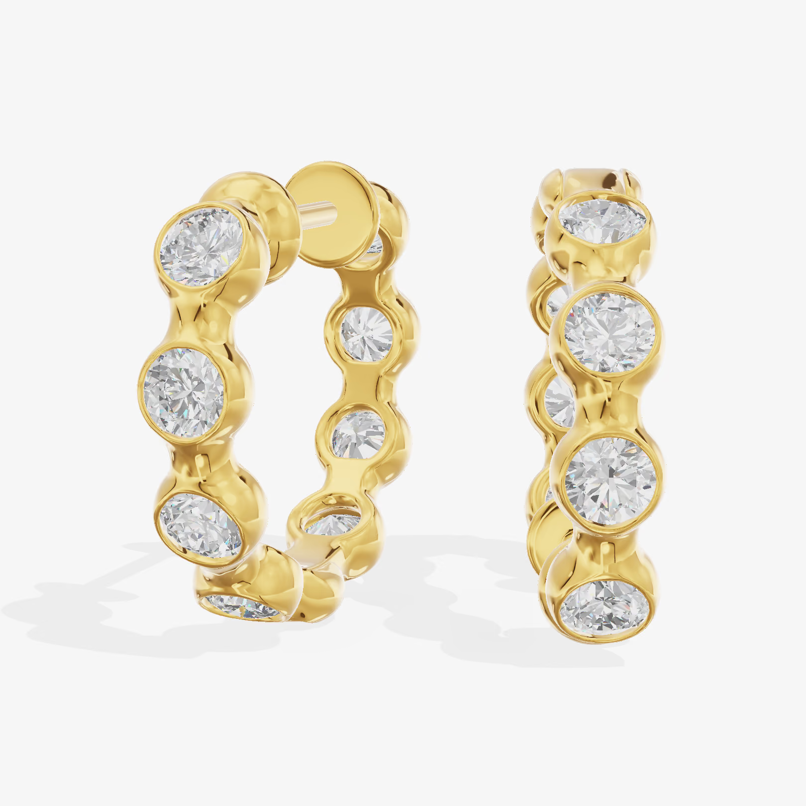 Bezel Graduated Hoop Earrings (7/8 ct. tw.) in 18K Yellow Gold